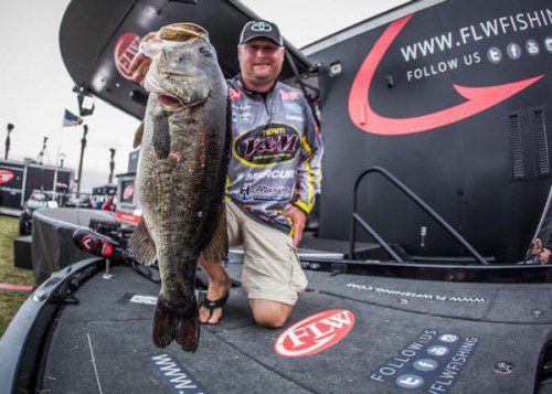 Set the Hook! with Pat Rose – Dec 12, 2015 Featuring FLW Pro Jason Lambert and FLW PR Guy Joe Opager.