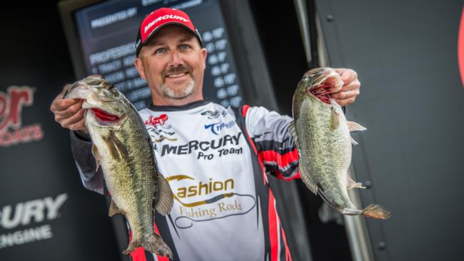 Set the Hook! with Pat Rose – May 2, 2015 Featuring FLW Touring Pro and Nitro Pro Tracy Adams and Pat’s friend and radio sports legend Chattanooga’s own Nick Bonsanto.