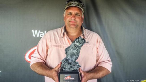 PARMER WINS WALMART BASS FISHING LEAGUE ILLINI DIVISION EVENT ON OHIO RIVER