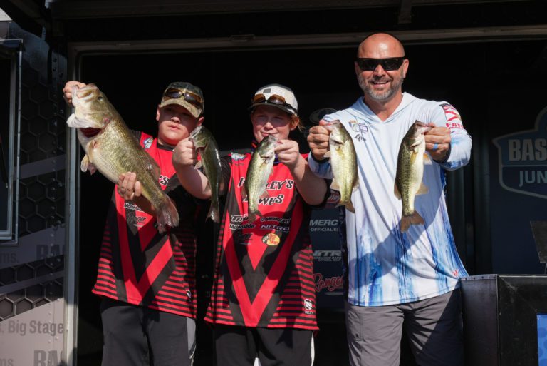Huge Kicker Lifts Hibbit And Buzard To Bassmaster Junior Championship Lead