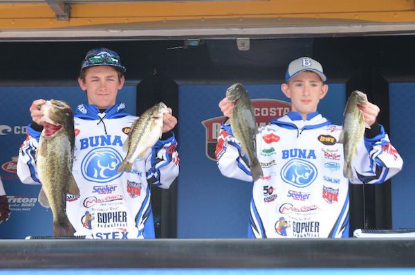 Texas Seventh-graders Stand Tall On Toledo Bend