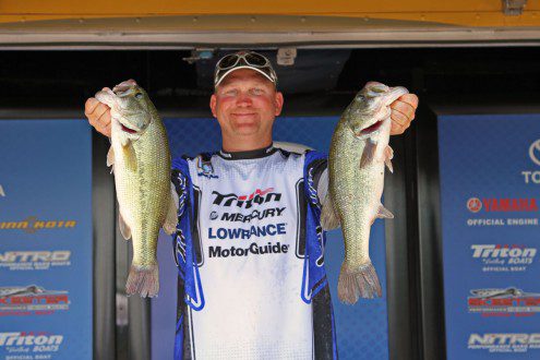 Gray grabs lead on tough Day 2 Virginia takes team lead at Mid-Atlantic Divisional