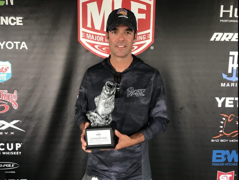Cedar Falls’ Myers Wins Phoenix Bass Fishing League on Mississippi River – Prairie du Chien