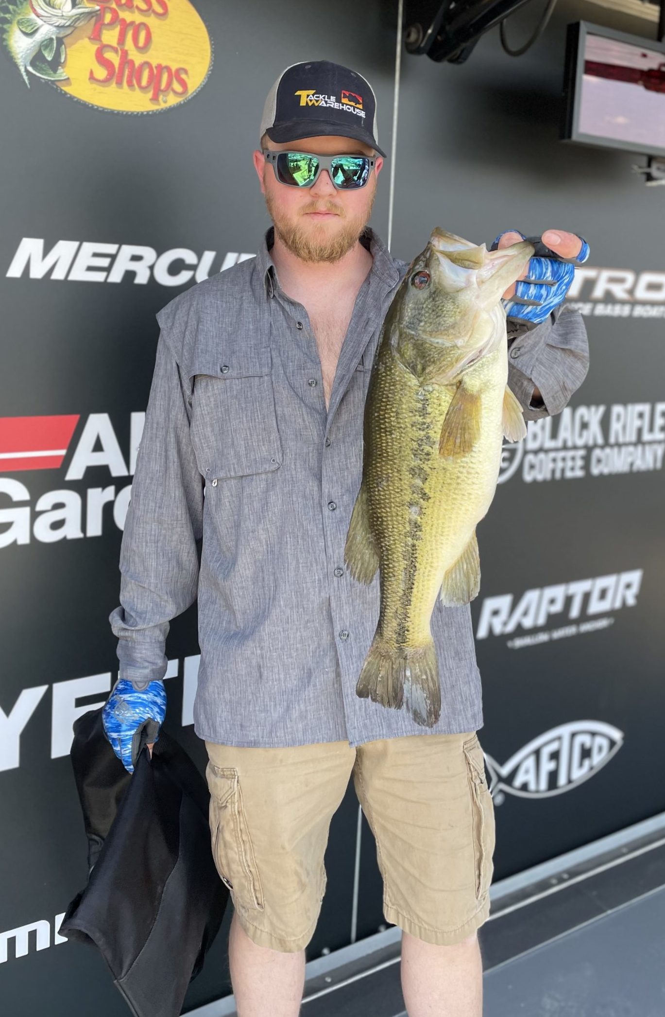 Robert Elliston Wins Hour Five with a 6.06 on Day 2 at the Big Bass Tour on SML