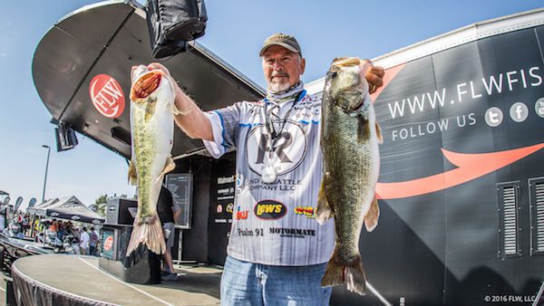 ROBERTSON LEADS DAY ONE OF WALMART FLW TOUR ON LAKE HARTWELL PRESENTED BY EVINRUDE