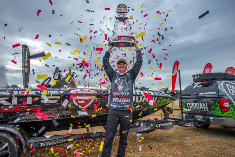 Lowrance Pro Angler Dustin Connell  Wins Major League Fishing Stage Three