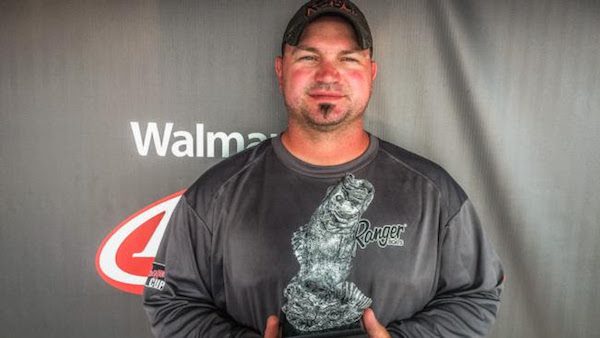 HEMKEN WINS WALMART BASS FISHING LEAGUE ILLINI DIVISION FINALE ON LAKE SHELBYVILLE