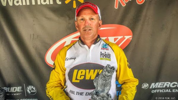 ARKANSAS’ YOUNG WINS FLW BASS FISHING LEAGUE OZARK DIVISION FINALE ON LAKE OF THE OZARKS PRESENTED BY MINN KOTA