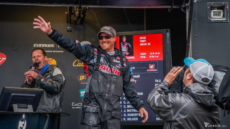 EVINRUDE ANGLERS DOMINATE FLW LAKE CUMBERLAND EVENT
