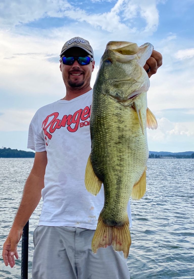 FLW Pro Alex Davis Talks Night Time Fishing Tips on This Episode of Bass Cast Radio