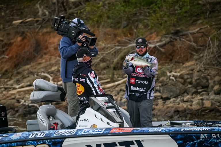 Michael Neal Grabs Early Lead Friday at General Tire Heavy Hitters Presented by Bass Pro Shops