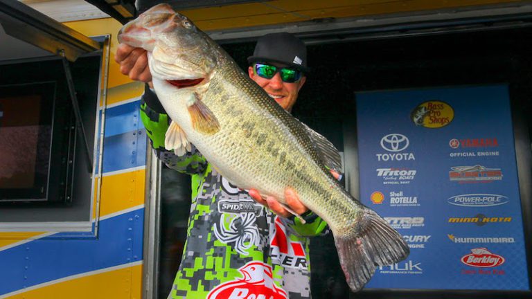 Hunter Shryock Surges Into First-Round Lead At Bassmaster Open On Chickamauga Lake