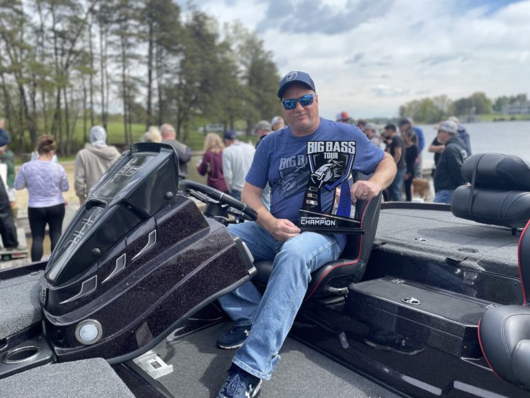 Chris Markin Wins Big Bass Tour on Smith Mountain Lake with 8.08lbs