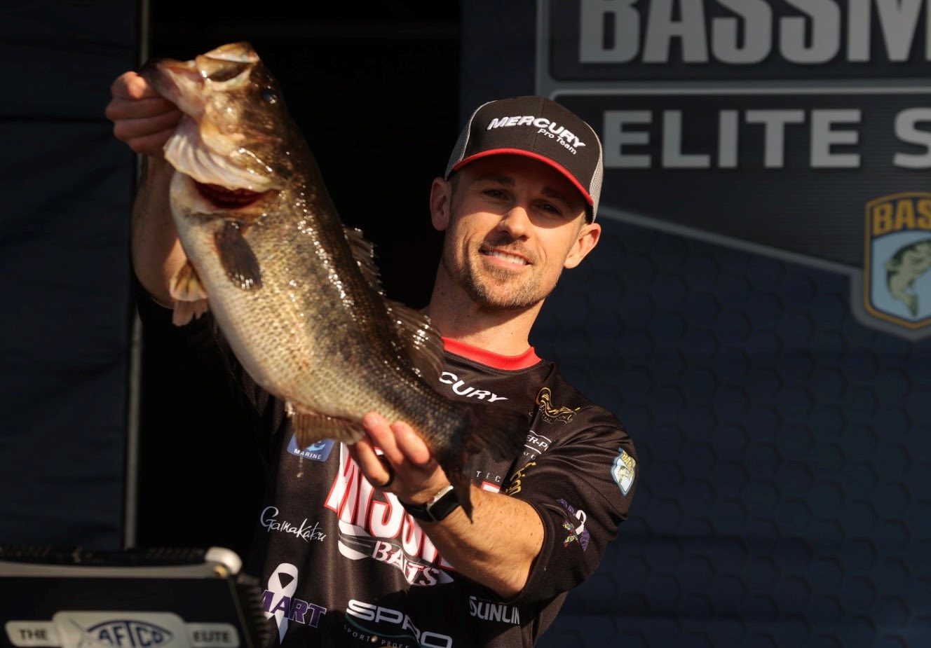 Crews Leverages Two-Stage Strategy To Lead Bassmaster Elite On St. Johns