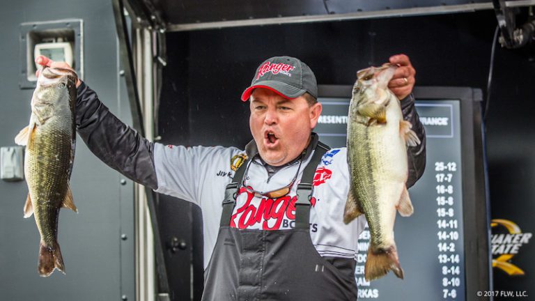 KENDRICK LEADS DAY ONE OF FLW TOUR ON LAKE GUNTERSVILLE PRESENTED BY LOWRANCE
