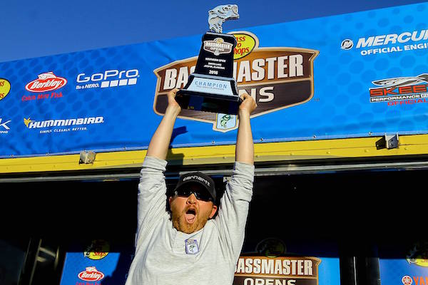 Set the Hook! with Pat Rose – Apr 09, 2016 Guests on this week’s show were Bassmaster Opens winner on Smith Lake Jesse Crank Wiggins and “Golden Boy” Joe Cazana Fritts.