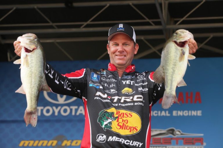 VanDam Leads First Round At Lake Dardanelle Bassmaster Elite