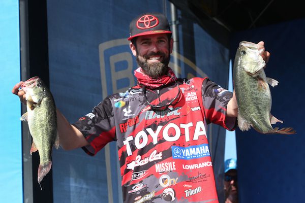 Michael Iaconelli Struggles But Maintains Lead In Bassmaster Elite On Lake Guntersville