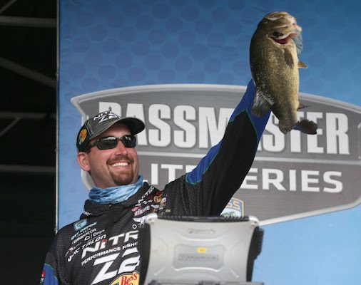 Ott DeFoe Moves Into Lead in Bassmaster Elite At The Mississippi River
