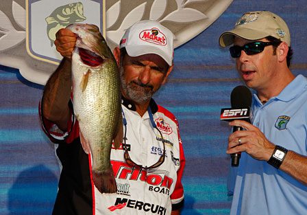 Paul Elias – Talks with Wayne Smelser about the Alabama Rig the craze that is sweeping the Bass Indusrty..