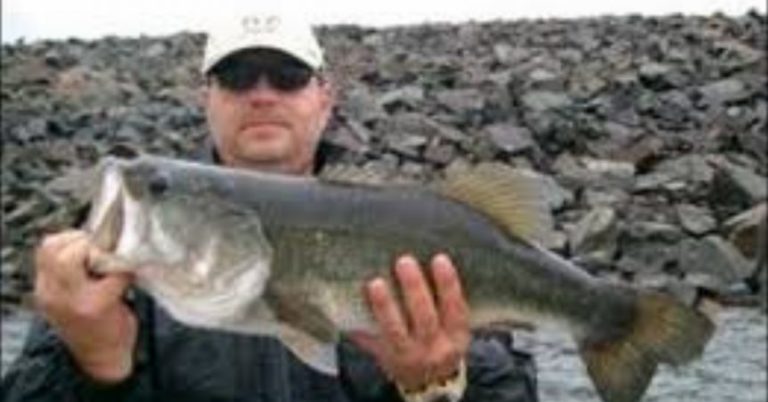 3 Tips To Fishing Rocky Bottom Bass – MTB