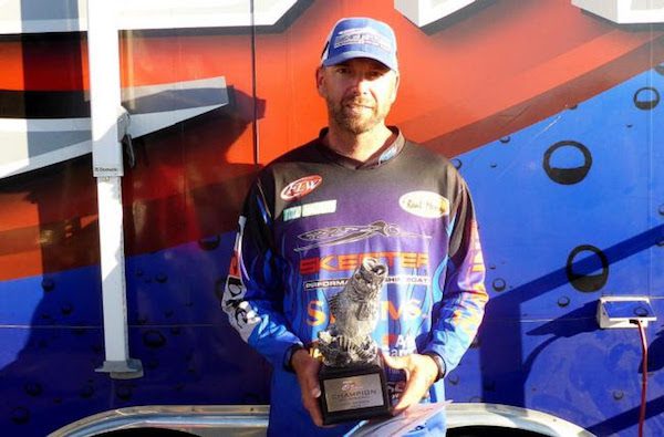 WALTERS WINS WALMART BASS FISHING LEAGUE REGIONAL TOURNAMENT ON LAKE WATEREE PRESENTED BY EVINRUDE