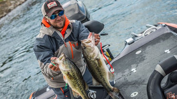 Set the Hook! with Pat Rose – Sep 26, 2015 Featuring FLW Touring Pro and Bass Militia owner Zack Birge, FLW Touring Pro Lucas McDaniel, and Marine Corp. Staff Sargent Chase Estep.