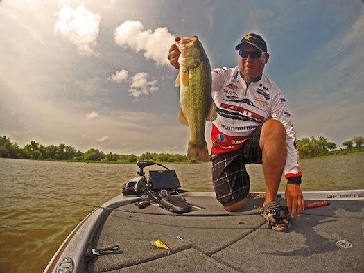 Finding Fish In Transition  How experts use Humminbird technologies to put the bead on fall and winter fish