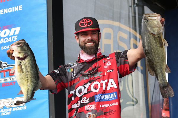 Mike Iaconelli Holds Onto Lead In Bassmaster Elite On Guntersville