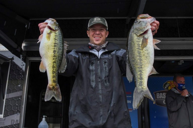 Key Changes Push Walters Into Lead At Bassmaster Eastern Open On Hartwell