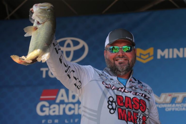 Early Big Bite Lifts Hackney Into Lead At Bassmaster Elite Series Event On The Sabine River