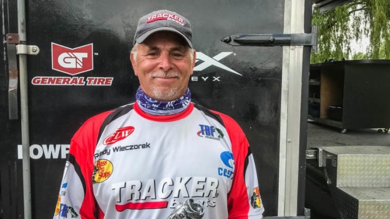 Buffalo City’s Wieczorek Wins Phoenix Bass Fishing League Event on Mississippi River at La Crosse