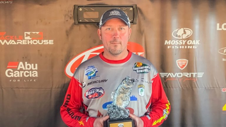 Eclectic’s Robinson Wins Phoenix Bass Fishing League Event on Lake Martin