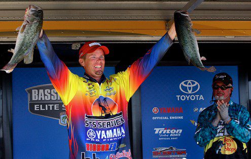 Combs holds off Clunn Texan busts 100-plus pounds in wire-to-wire win in home state – Bassmaster.com