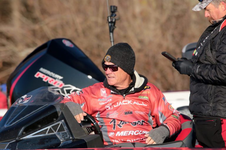 Two Third-Period Lunkers Propel Arkansas’ Browning to Early Lead at MLF Bass Pro Tour B&W Trailer Hitches Stage One Presented by Power-Pole