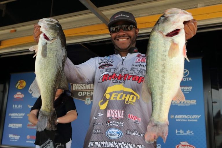 Set the Hook! with Pat Rose – Jan 06, 2018 Featuring  Two Bassmaster Elite Series Pro’s  Mark Menendez & Mark Daniels, Jr