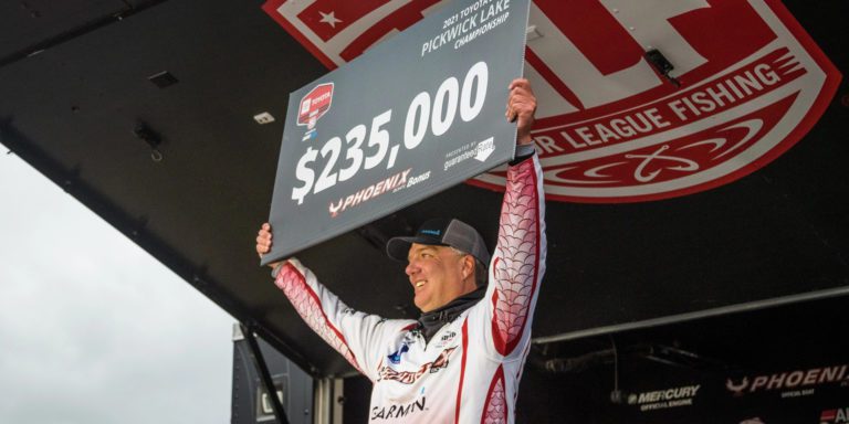 Alabama’s Brent Crow Surges to Win Toyota Series Championship Presented by Guaranteed Rate on Pickwick Lake