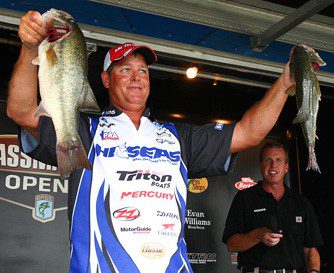 Dean grabs lead at Fort Gibson – 2012 Bass Pro Shops Central Open #3 – Day 2