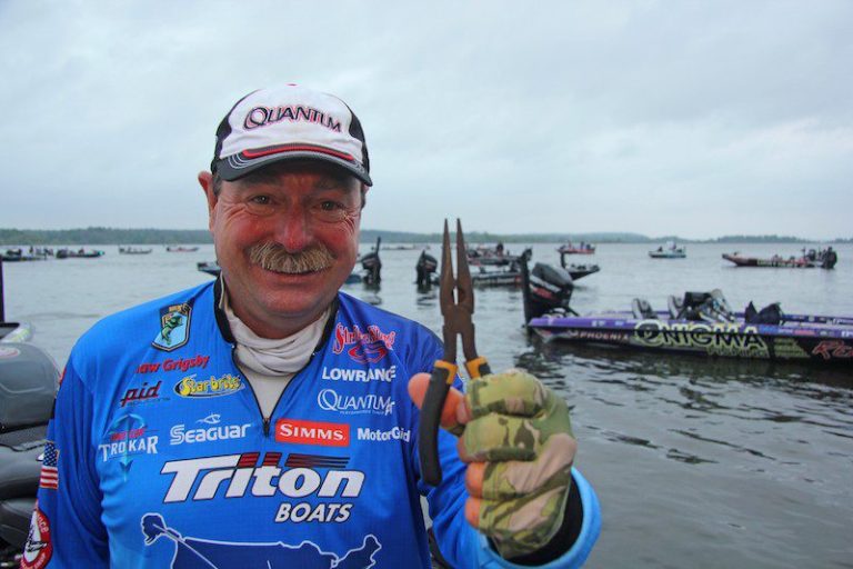 “Surgeon” Shaw Grigsby the Hook Removal Pro May 18, 2017