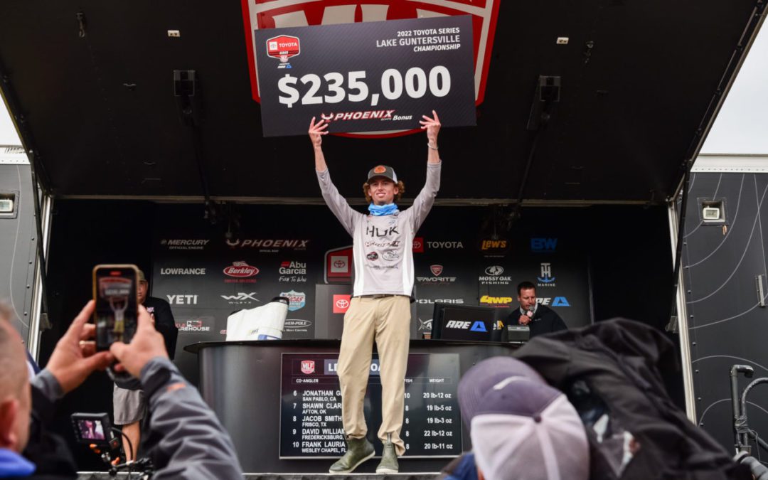 Kyle Hall Smashes 20-8 on Final Day to Win Toyota Series Championship Presented by A.R.E. on Lake Guntersvill