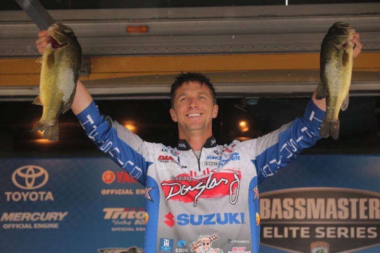 Pipkens On Top After First Round At Mississippi River Bassmaster Elite