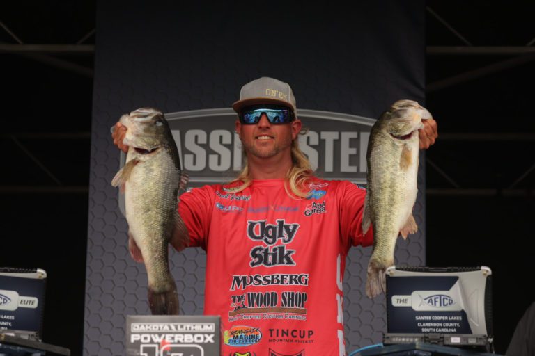 Matt Robertson of Kuttawa, Ky., is leading after Day 1 of the AFTCO Bassmaster Elite at Santee Cooper Lakes with 28 pounds, 1 ounce.  