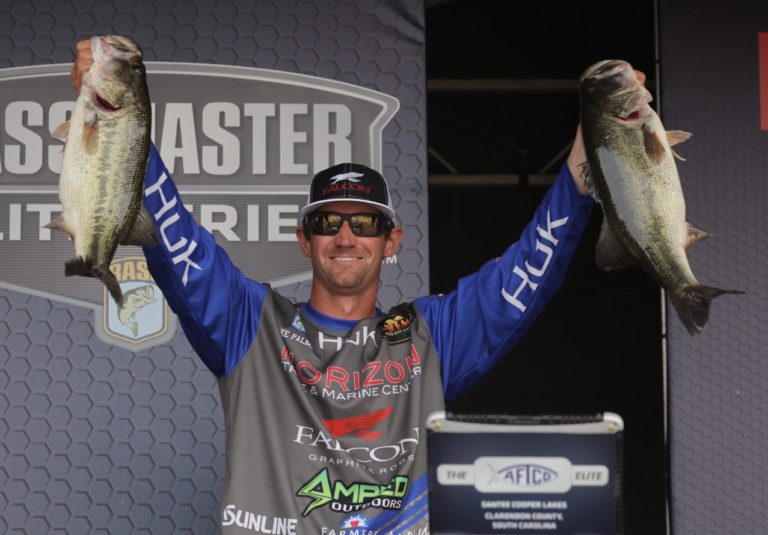 Palmer powers into lead at Bassmaster Elite Series event on Santee Cooper Lakes