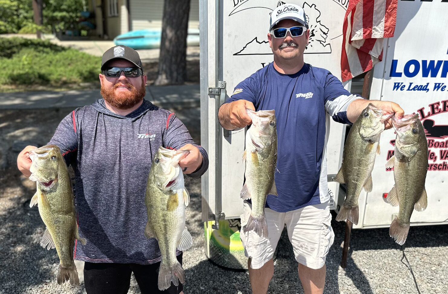 WACKY RIGGING WORMS TO CATCH BIG BASS! by Fresh Baitz