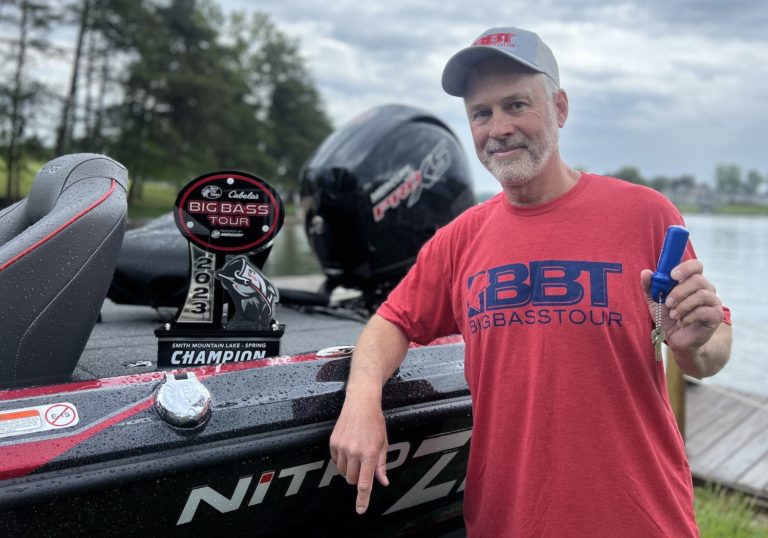 Wayne Nidiffer Wins Spring Big Bass Tour event on Smith Mountain Lake with a 7.87 by Danielle Englund