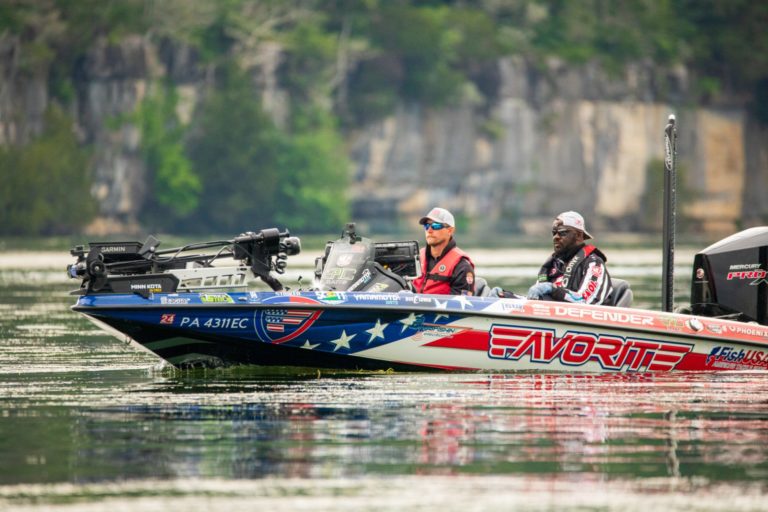 Matt Becker Smacks 30½-Pound Limit to Lead Group B at MLF Bass Pro Tour Toro Stage Four on Lake Guntersville