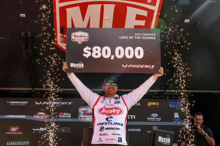 John Cox Holds on To Win Phoenix Boats Stop 4 at Lake of the Ozarks
