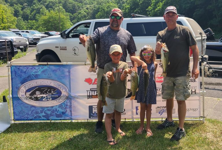 Robert Jason Lee and AJ Smith Win Fishers of Men VA West on Lake Moomaw