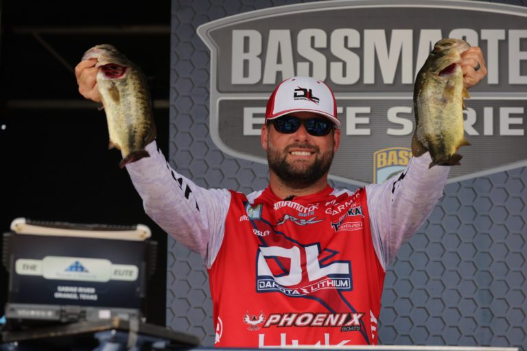 Mosley overcomes adversity and takes lead in Bassmaster Elite at Sabine River