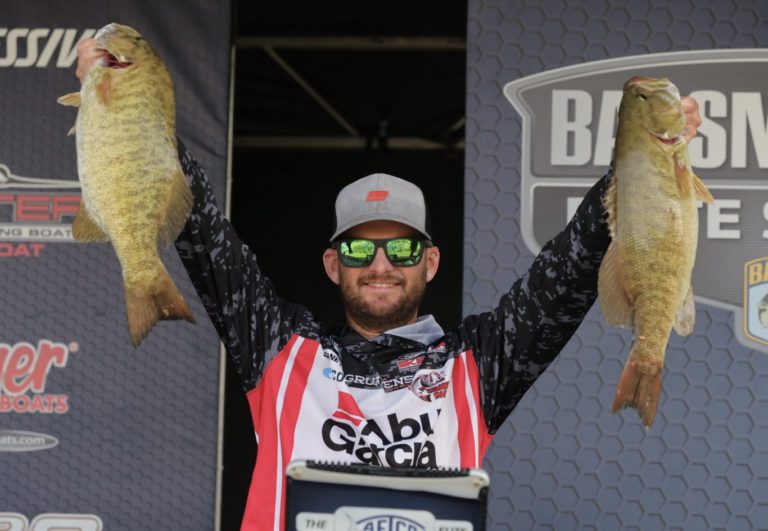 Midday adjustment helps LeHew take opening-round lead at Bassmaster Elite Series event on Lake St. Clair
